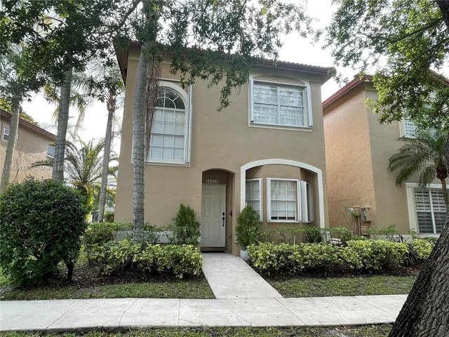 16329 Emerald Cove Rd, Weston FL 33331