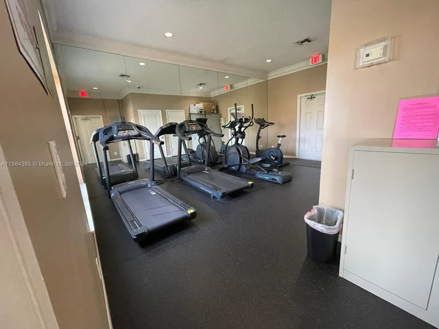 16329 Emerald Cove Rd, Weston FL 33331