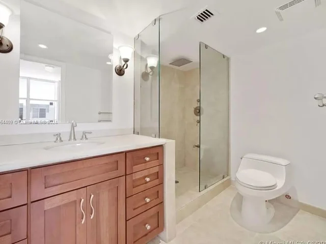 1651 NE 115th St # 39C, Miami FL 33181