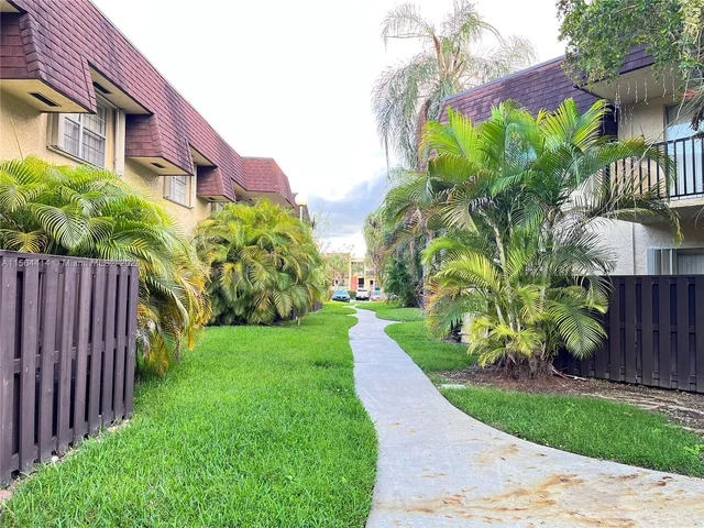 13714 SW 90th Ave, Miami FL 33176