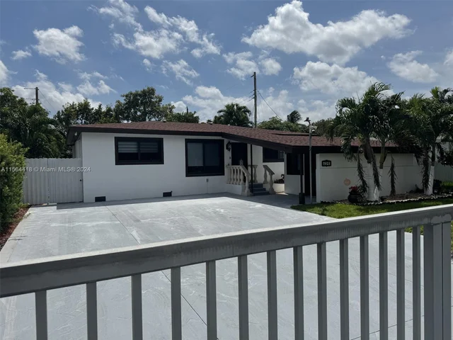 6540 Wiley St, Hollywood FL 33023