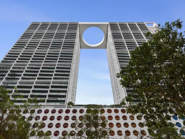 55 SE 6th St # 1600, Miami FL 33131