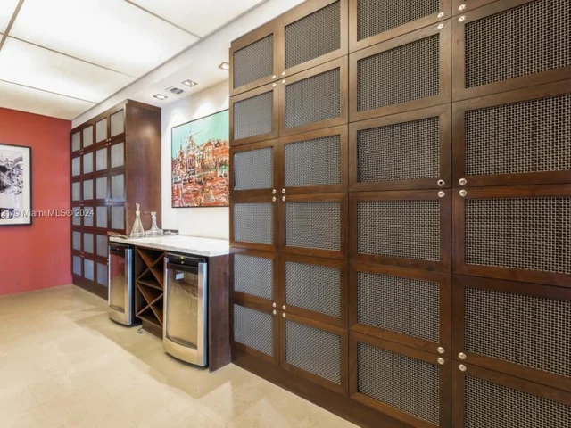 55 SE 6th St # 1600, Miami FL 33131