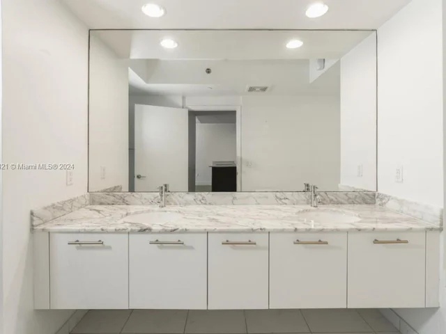 55 SE 6th St # 1600, Miami FL 33131