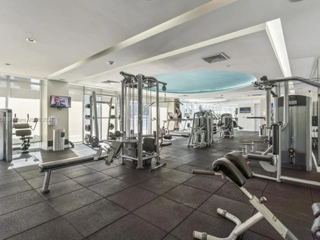 55 SE 6th St # 1600, Miami FL 33131