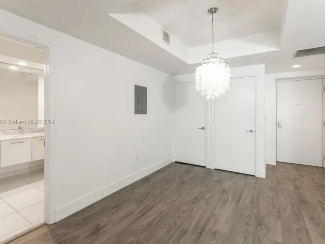 55 SE 6th St # 1600, Miami FL 33131