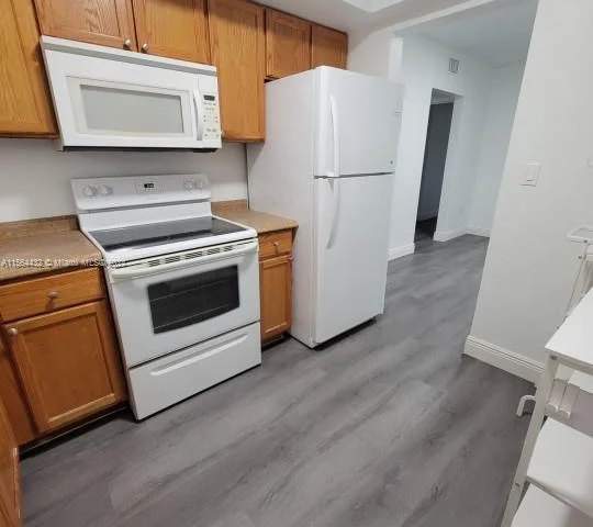 7610 SW 82nd St # J207, Miami FL 33143