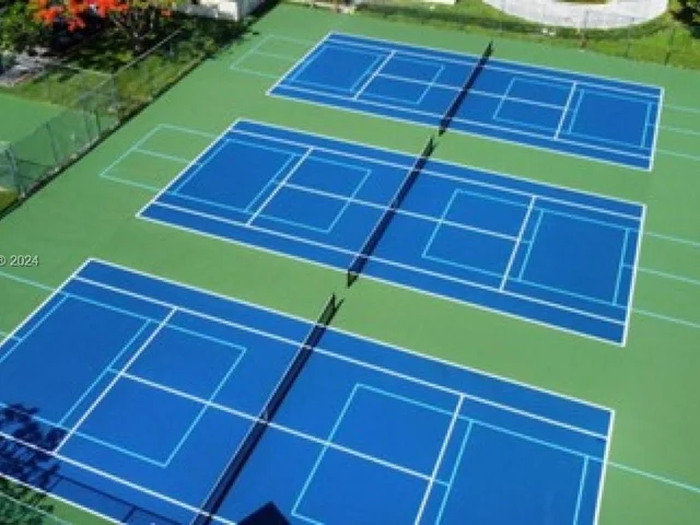 7610 SW 82nd St # J207, Miami FL 33143