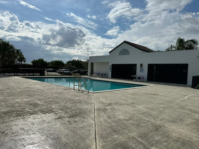 210 Lake Pointe Dr # 105, Oakland Park FL 33309