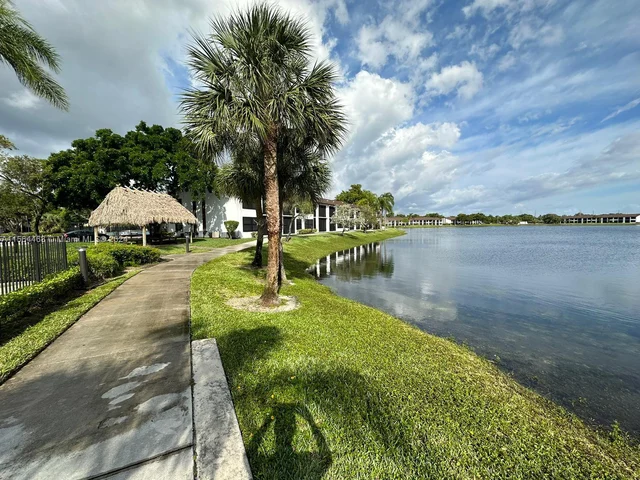 210 Lake Pointe Dr # 105, Oakland Park FL 33309