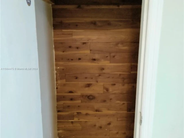 1021 NW 41st St, Miami FL 33127