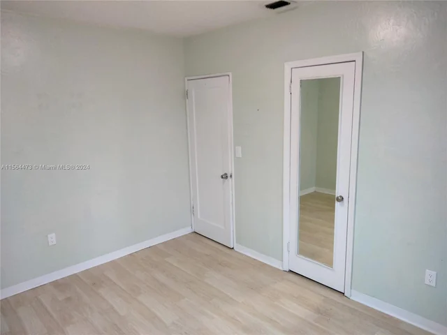 1021 NW 41st St, Miami FL 33127