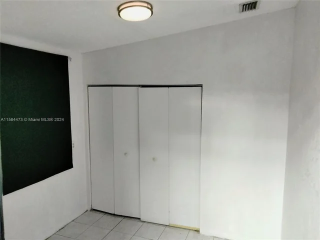 1021 NW 41st St, Miami FL 33127