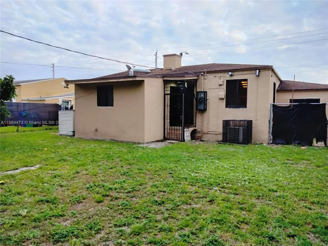 1021 NW 41st St, Miami FL 33127