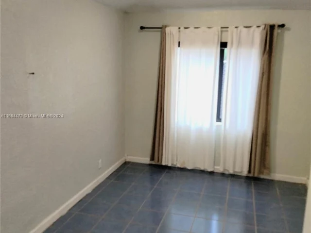 1021 NW 41st St, Miami FL 33127