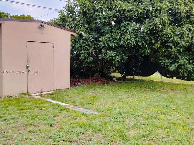 1021 NW 41st St, Miami FL 33127