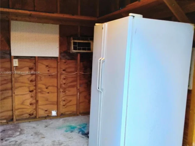 1021 NW 41st St, Miami FL 33127