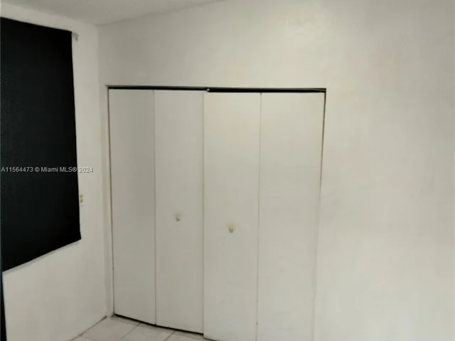 1021 NW 41st St, Miami FL 33127