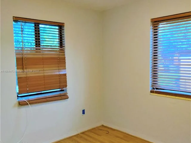 1021 NW 41st St, Miami FL 33127