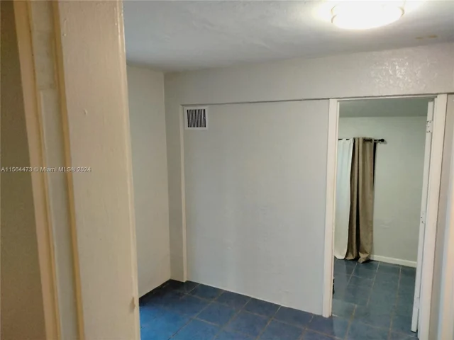 1021 NW 41st St, Miami FL 33127