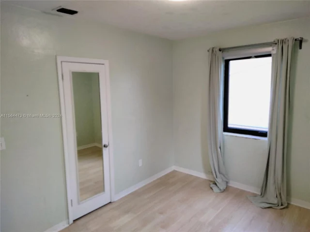 1021 NW 41st St, Miami FL 33127