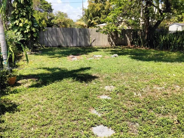 251 NW 45 ST, Miami FL 33127