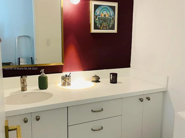 1000 West Ave # 324, Miami Beach FL 33139