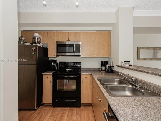 1900 Van Buren St # 408B, Hollywood FL 33020