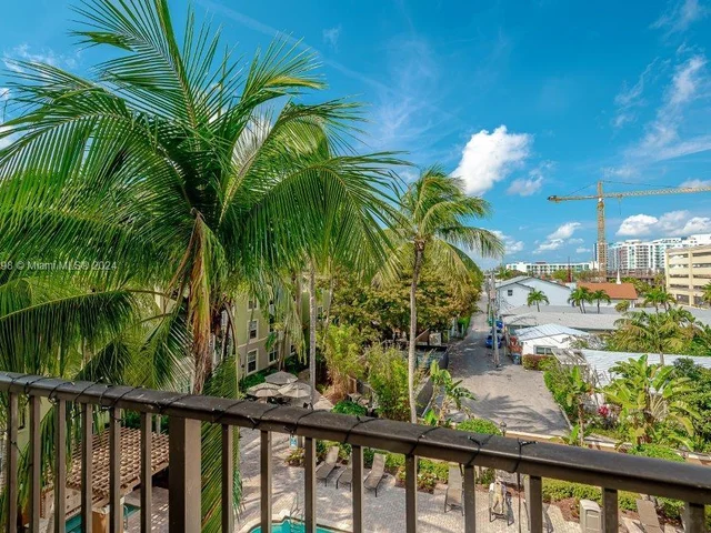 1900 Van Buren St # 408B, Hollywood FL 33020