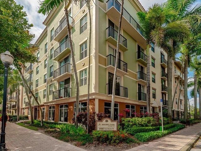 1900 Van Buren St # 408B, Hollywood FL 33020