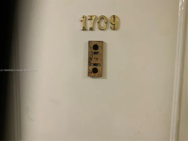 999 Brickell Bay Dr # 1709, Miami FL 33131