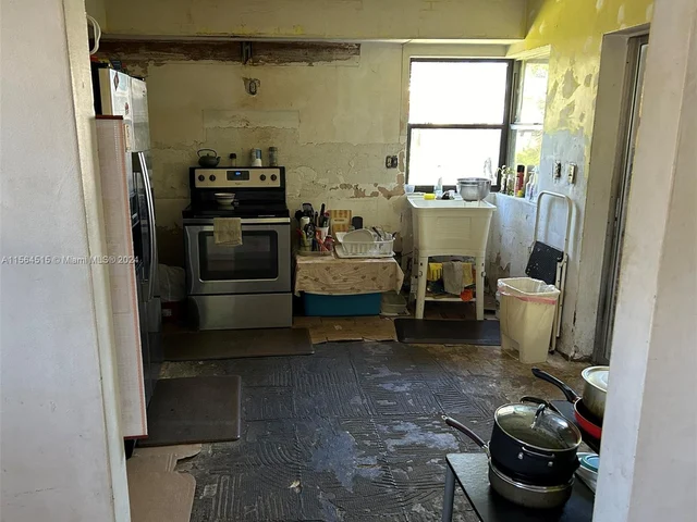 4150 NW 32nd Ter, Lauderdale Lakes FL 33309