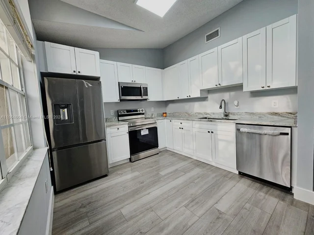 10823 NW 3rd Ct, Pembroke Pines FL 33026