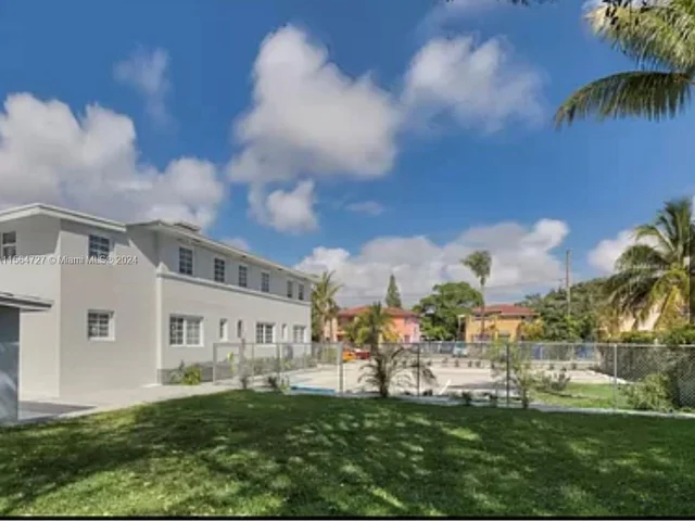 450 NE 62nd St # 4, Miami FL 33138