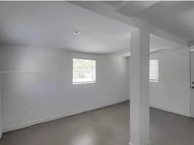 450 NE 62nd St # 4, Miami FL 33138