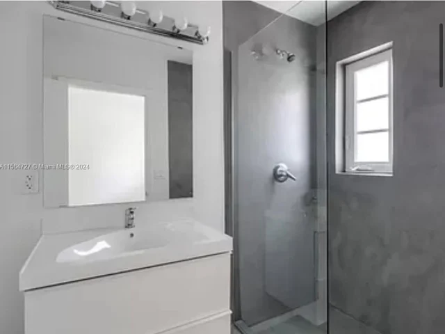 450 NE 62nd St # 4, Miami FL 33138