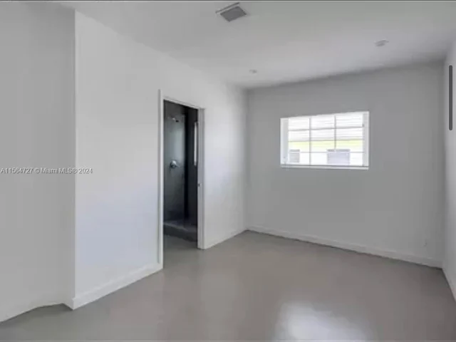 450 NE 62nd St # 4, Miami FL 33138