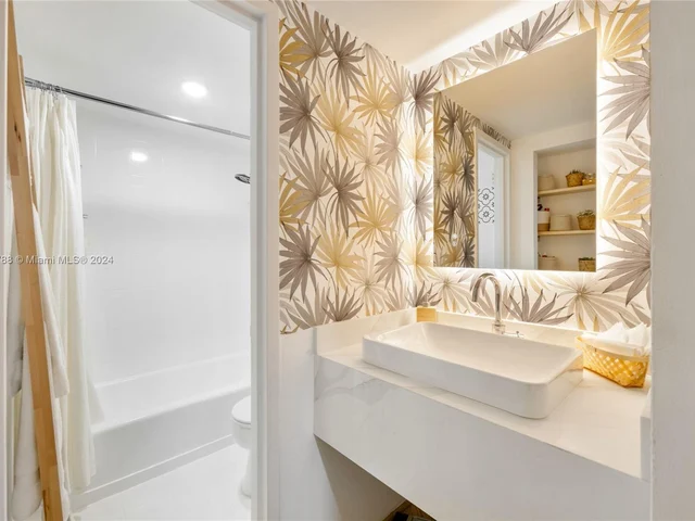 2899 Collins Ave # 1638, Miami Beach FL 33140