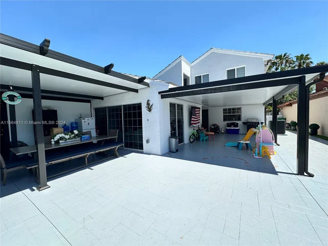 17324 NW 63rd Ave, Hialeah FL 33015
