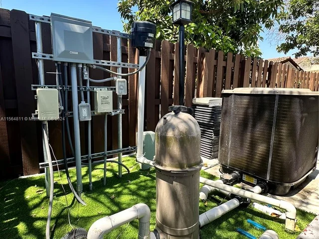 17324 NW 63rd Ave, Hialeah FL 33015