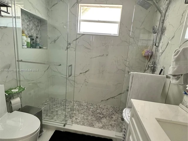 17324 NW 63rd Ave, Hialeah FL 33015