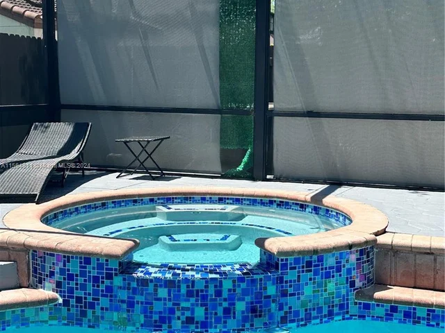 17324 NW 63rd Ave, Hialeah FL 33015