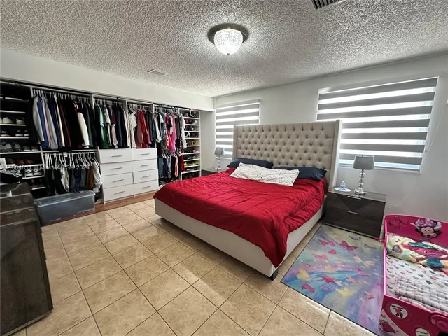 17324 NW 63rd Ave, Hialeah FL 33015