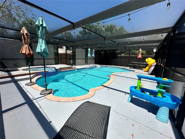 17324 NW 63rd Ave, Hialeah FL 33015