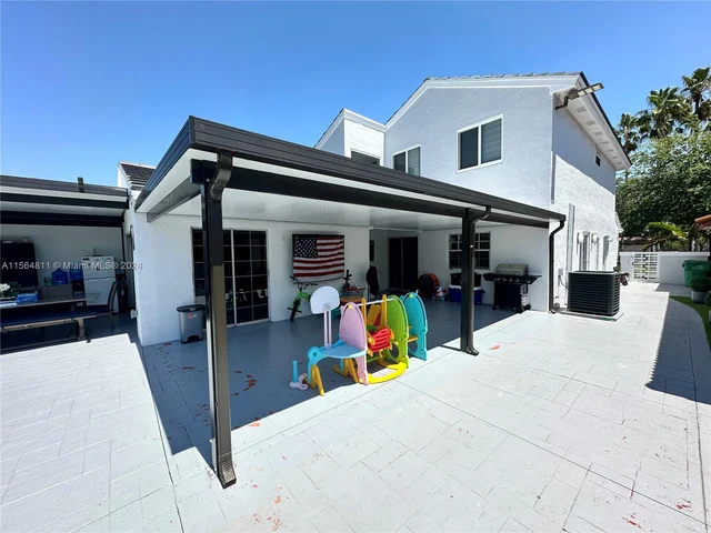 17324 NW 63rd Ave, Hialeah FL 33015