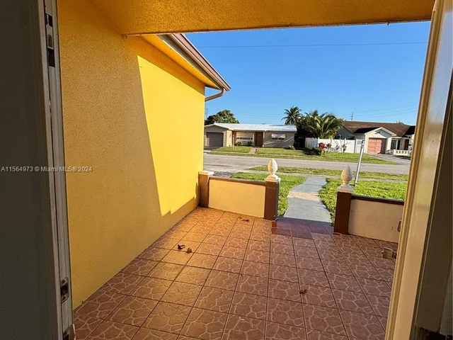 4580 NW 42nd St, Lauderdale Lakes FL 33319