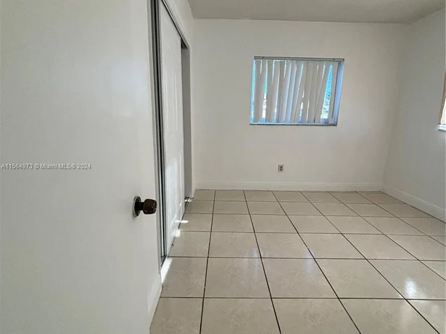 4580 NW 42nd St, Lauderdale Lakes FL 33319