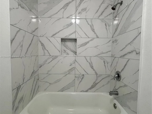 4580 NW 42nd St, Lauderdale Lakes FL 33319