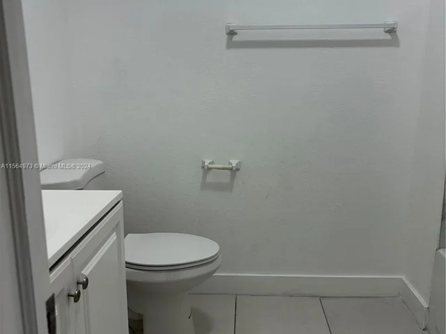 4580 NW 42nd St, Lauderdale Lakes FL 33319