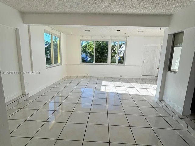 4580 NW 42nd St, Lauderdale Lakes FL 33319